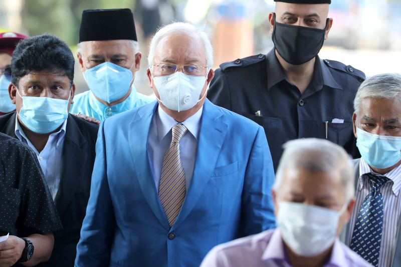 &copy; Reuters. Former Malaysian Prime Minister Najib Razak and his supporters arrive at Kuala Lumpur High Court in Kuala Lumpur