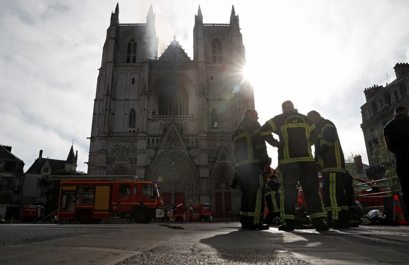 &copy; Reuters. INCENDIE DE NANTES: LE PARQUET REQUIERT LE PLACEMENT EN DÉTENTION DU BÉNÉVOLE DU DIOCÈSE