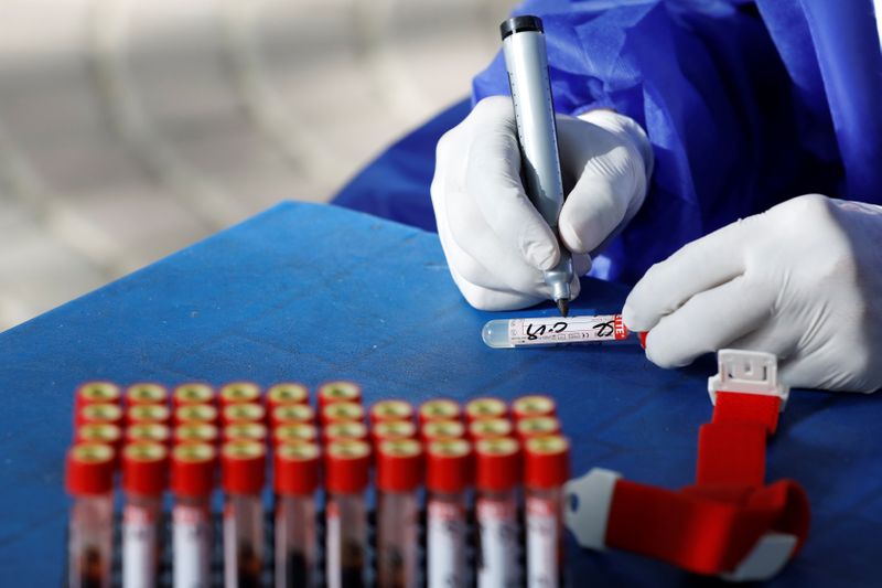 &copy; Reuters. CORONAVIRUS: LES TESTS PCR ENTIÈREMENT REMBOURSÉS EN FRANCE