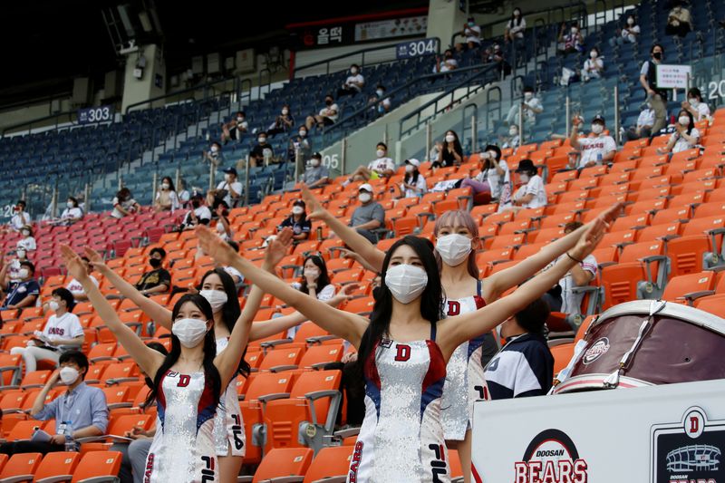 © Reuters. Cheerleaders wearing face masks as a measure to avoid the spread of the coronavirus disease (COVID-19) cheer during a KBO baseball game between LG Twins and Doosan Bears at a baseball stadium in Seoul