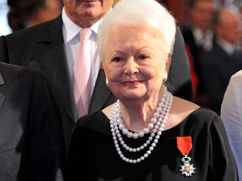 © Reuters. FILE PHOTO: Actress Olivia de Havilland looks on after she was awarded with the Legion d'honneur at the Elysee Palace, France