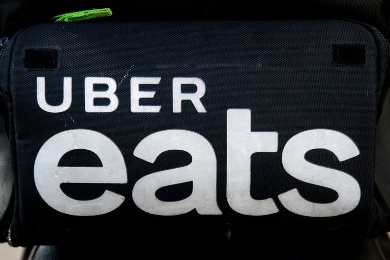 &copy; Reuters. FILE PHOTO: Carrefour teams up with Uber Eats for lockdown deliveries