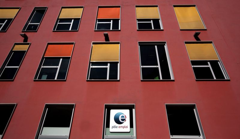 &copy; Reuters. The logo of the National Agency for Employment (Pole Emploi) is seen on the facade of a building in Nice