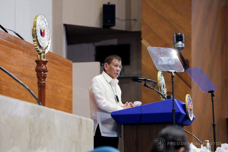 © Reuters. Philippine President Duterte delivers annual State of the Nation address in Quezon City