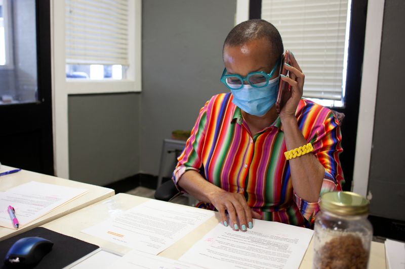 &copy; Reuters. U.S. congressional candidate Joyce Elliot works from her office in Little Rock