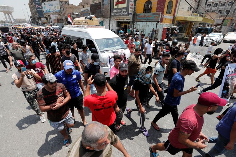 &copy; Reuters. مصادر طبية وأمنية: وفاة محتجين اثنين بعد اشتباكات مع الشرطة في بغداد