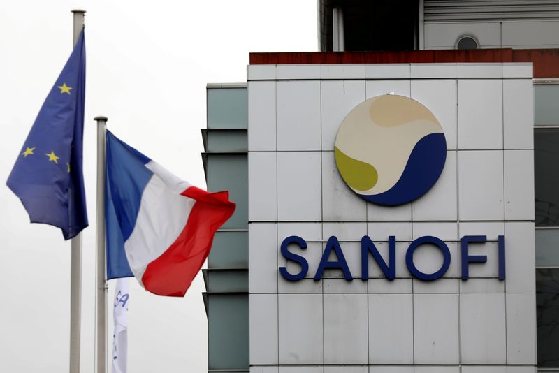 &copy; Reuters. FILE PHOTO: The logo of Sanofi is seen at the company&apos;s research and production centre in Vitry-sur-Seine,