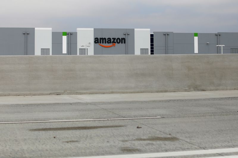 © Reuters. An Amazon distribution center is shown next to the freeway in Fontana, California