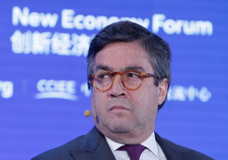 &copy; Reuters. Luis Alberto Moreno, presidente del Banco Interamericano de Desarrollo, asiste al Foro de Nueva Economía 2019 en Pekín.