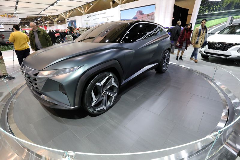 &copy; Reuters. FILE PHOTO: The Hyundai Vision T electric concept vehicle is displayed at the Canadian International Auto Show in Toronto