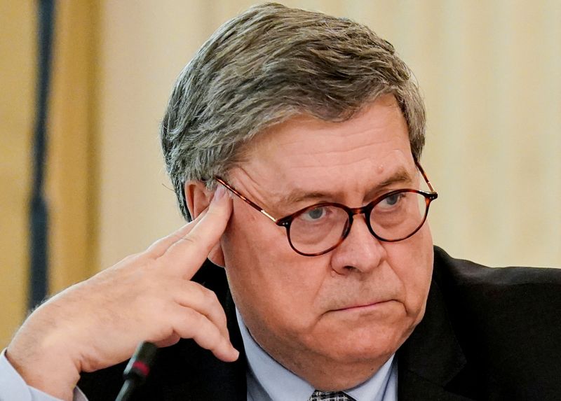 &copy; Reuters. FILE PHOTO: Attorney General Barr attends Trump meeting with law enforcement at the White House in Washington