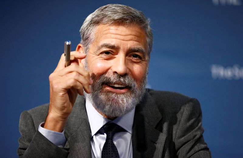 © Reuters. George Clooney attends a news conference during an event about corruption in Africa, in London