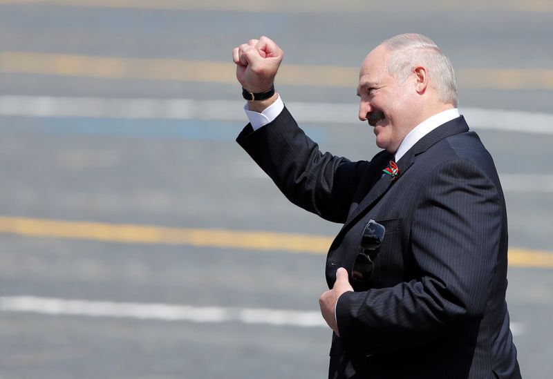 &copy; Reuters. Президент Белоруссии Александр Лукашенко после парада в честь 75-летия победы в Великой Отечественной войне на Красной площади в Москве