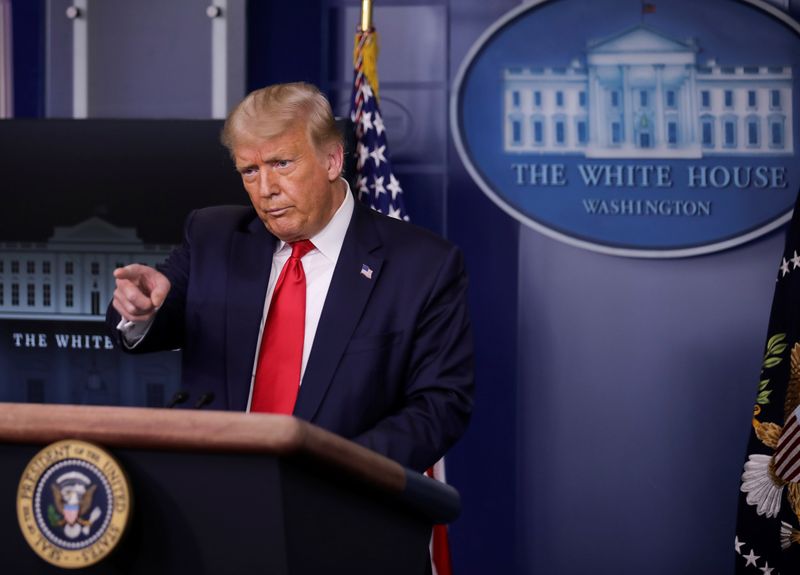 &copy; Reuters. U.S. President Trump hosts coronavirus response task force briefing at the White House in Washington