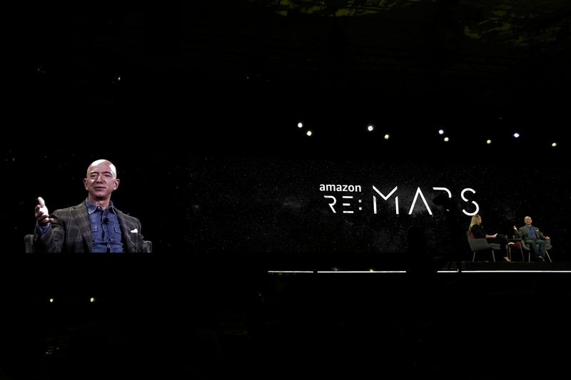 &copy; Reuters. FILE PHOTO: Jeff Bezos, Amazon.com Inc’s chief executive and founder, speaks at the company’s “re:MARS” conference in Las Vegas