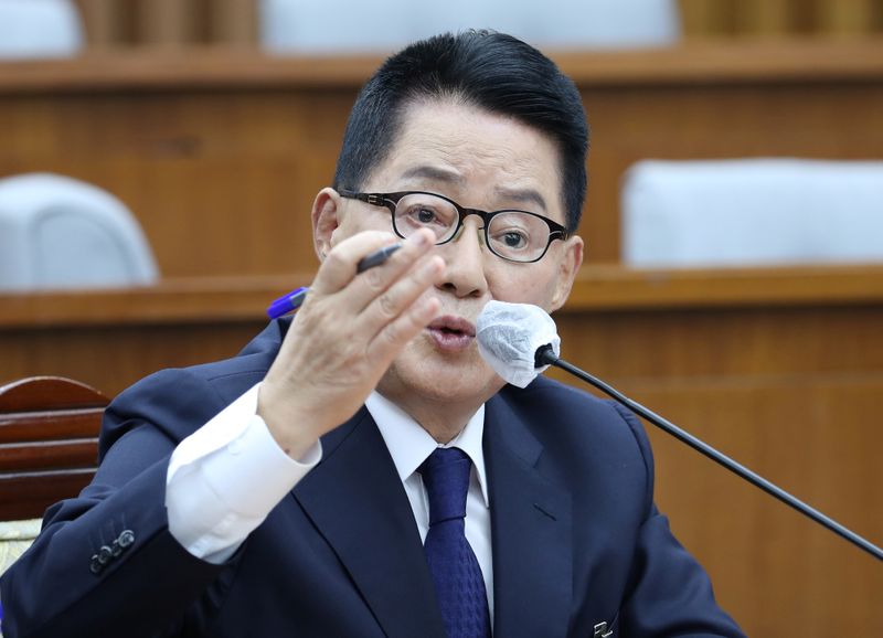 © Reuters. Park Jie-won, a candidate for director of the National Intelligence Agency (NIS) speaks during his confirmation hearing at the national assembly in Seoul