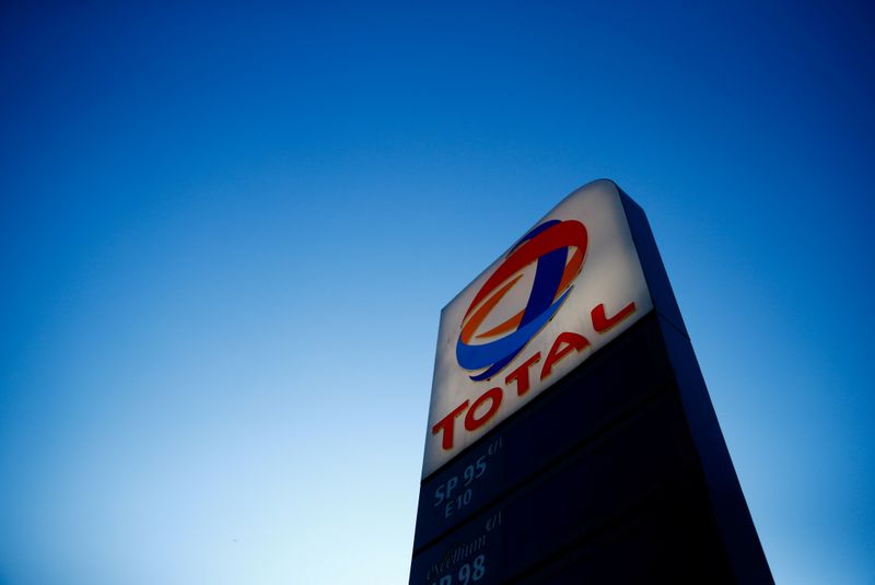 &copy; Reuters. FILE PHOTO: The logo of French oil and gas company Total is seen in a petrol station in Paris