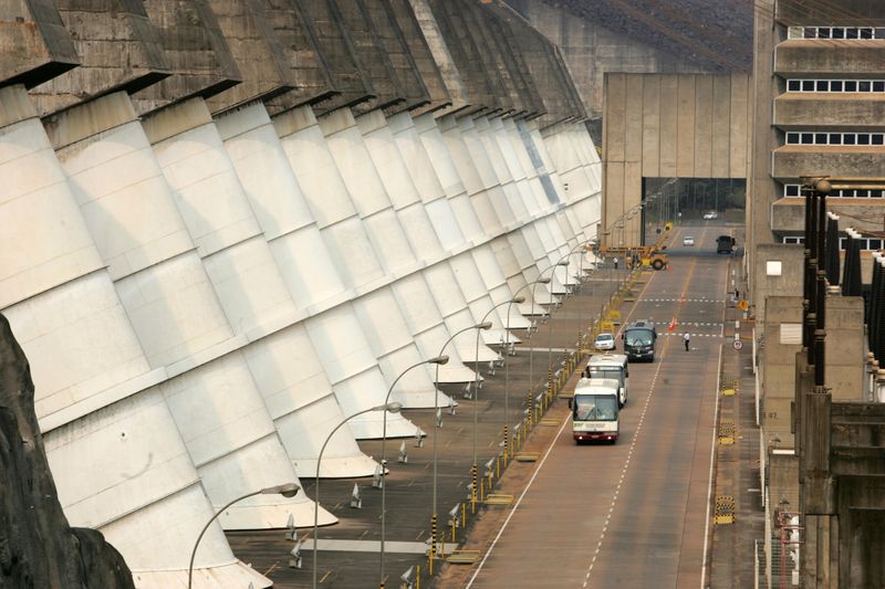 © Reuters. Vista da usina hidrelétrica de Itaipu, em Foz do Iguaçú (PR)