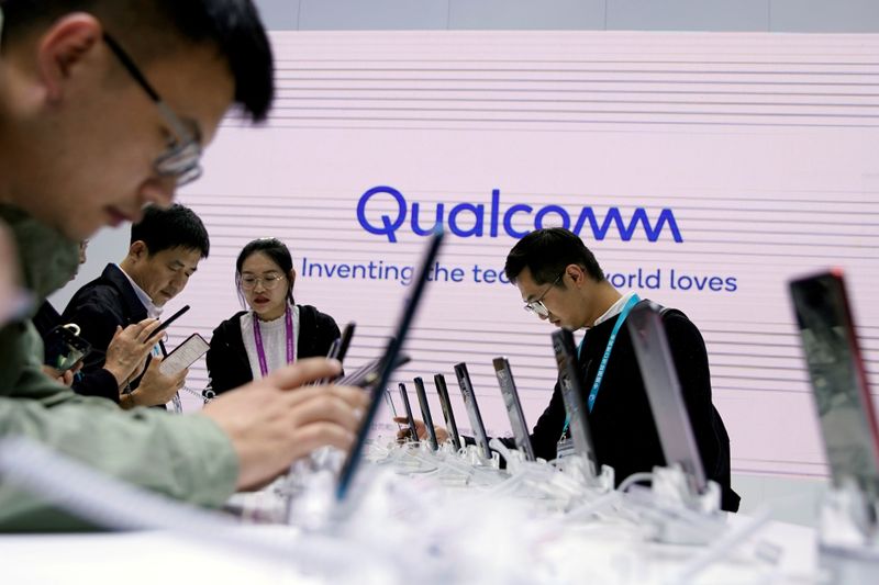 &copy; Reuters. FILE PHOTO: A Qualcomm sign is seen at the second China International Import Expo (CIIE) in Shanghai