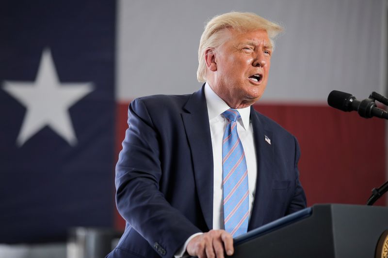 &copy; Reuters. U.S. President Trump visits the Double Eagle Energy Oil Rig in Midland, Texas