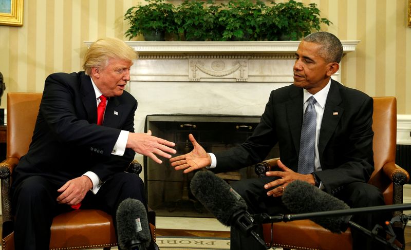 © Reuters. FILE PHOTO: Obama meets with Trump at the White House in Washington