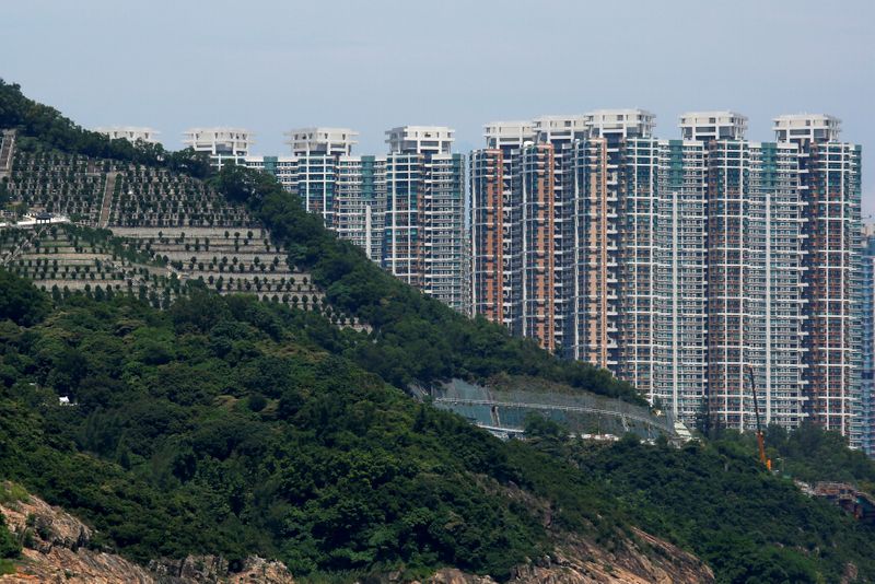 &copy; Reuters. FILE PHOTO: Private residential blocks are seen behind a cemetery in Hong Kong