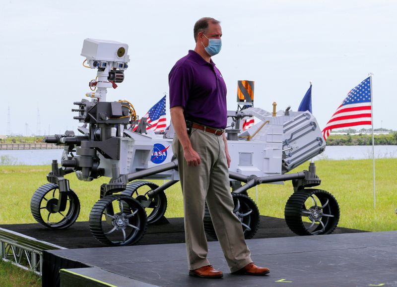 &copy; Reuters. FILE PHOTO: NASA Administrator Jim Bridenstine stands next to a replica of the Mars 2020 Perseverance Rover during a press conference, at the Kennedy Space Center in Cape Canaveral