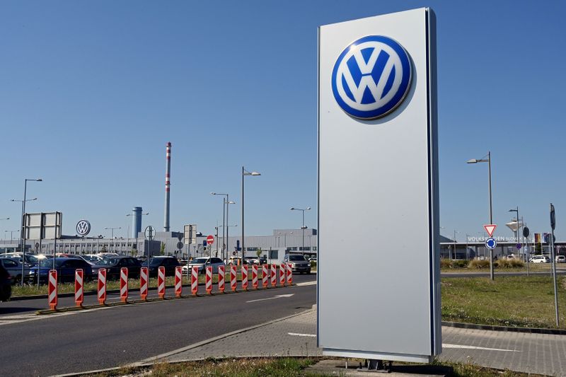 © Reuters. FILE PHOTO: A general view of the Volkswagen construction plant which reopened in April after shutting down in March due to the coronavirus disease (COVID-19) outbreak in Bratislava