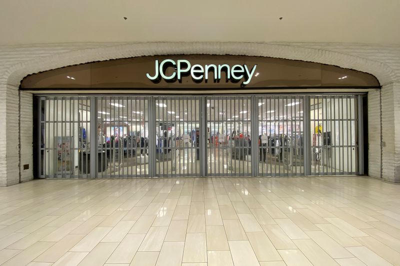 &copy; Reuters. Закрытый магазин JC Penney в Калифорнии