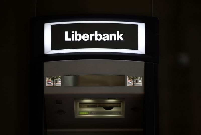 &copy; Reuters. Un cajero automático en la sede de Liberbank en Oviedo