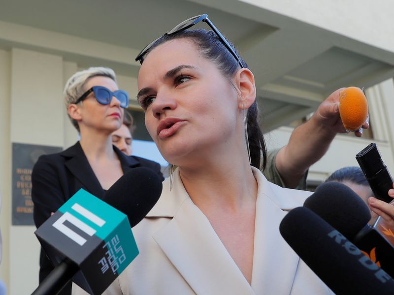 &copy; Reuters. Presidential candidate Svetlana Tikhanouskaya speaks to the media in Minsk