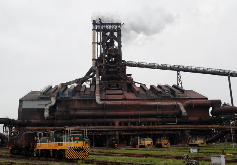 &copy; Reuters. Завод компании Nippon Steel &amp; Sumitomo Metal Corp. в городе Кимицу