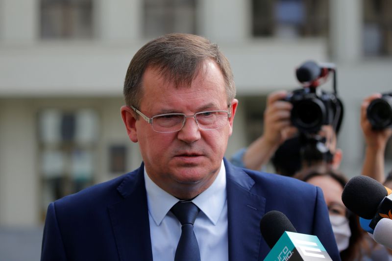 © Reuters. State Secretary of the Security Council of Belarus Andrei Ravkov speaks to the media in Minsk