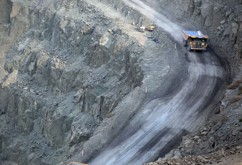 © Reuters. FILE PHOTO: A truck drives amongst workings at the De Beers Voorspoed Diamond mine near Kroonstad