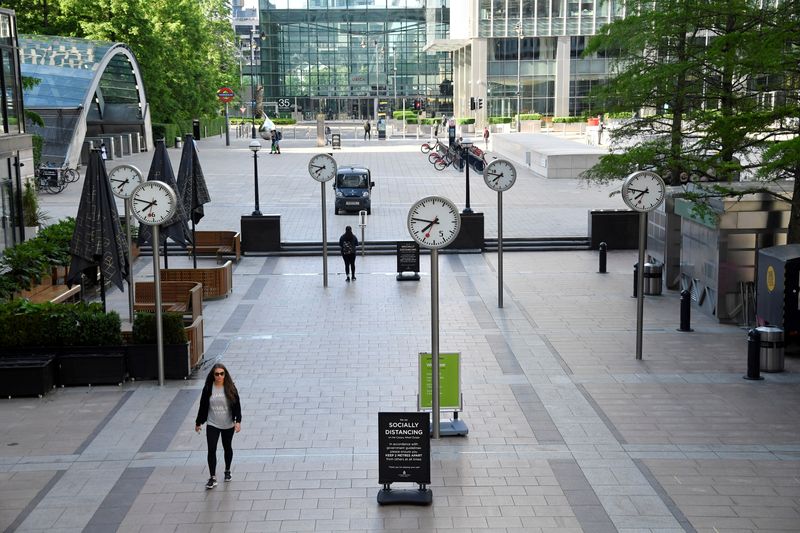 © Reuters. FILE PHOTO: Outbreak of the coronavirus disease (COVID-19) in London