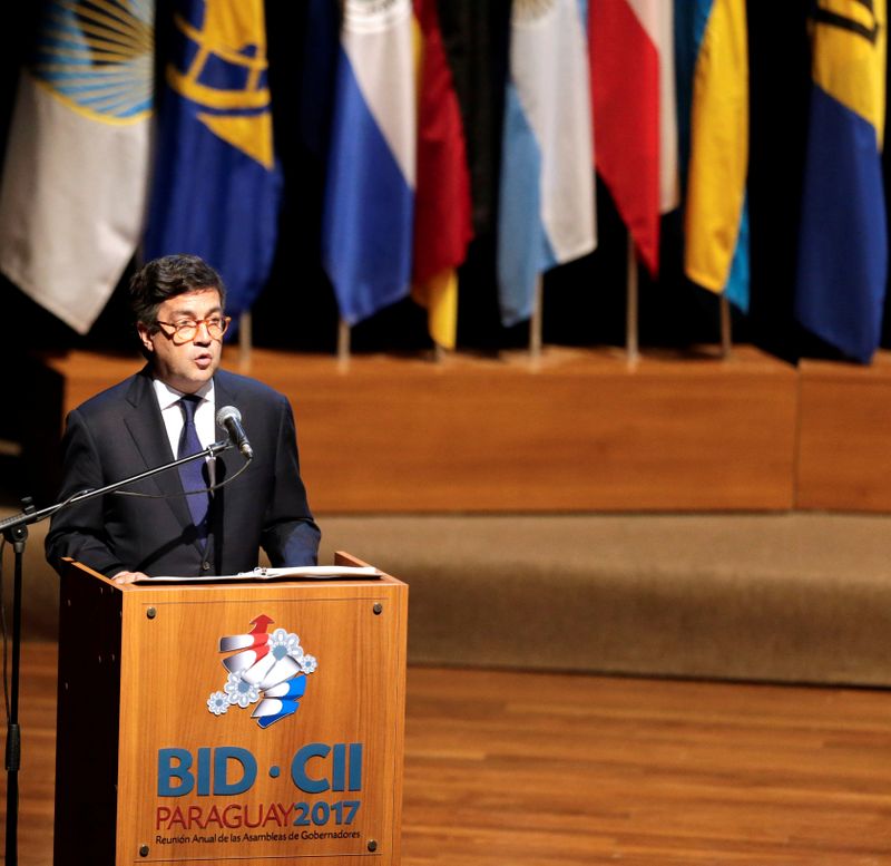 © Reuters. Luis Alberto Moreno, presidente do BID, durante evento do banco em Assunção, Paraguai