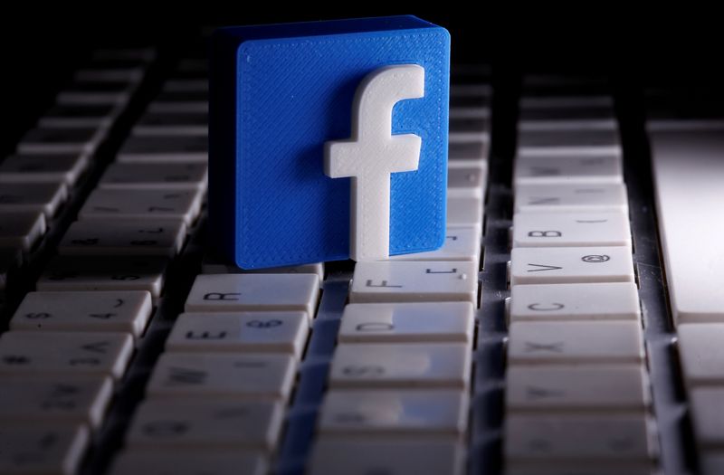 &copy; Reuters. FILE PHOTO: A 3D-printed Facebook logo is seen placed on a keyboard in this illustration