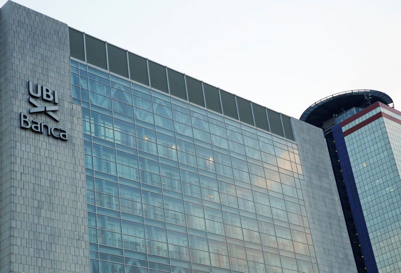 © Reuters. FILE PHOTO: The headquarter of UBI bank is seen in Brescia