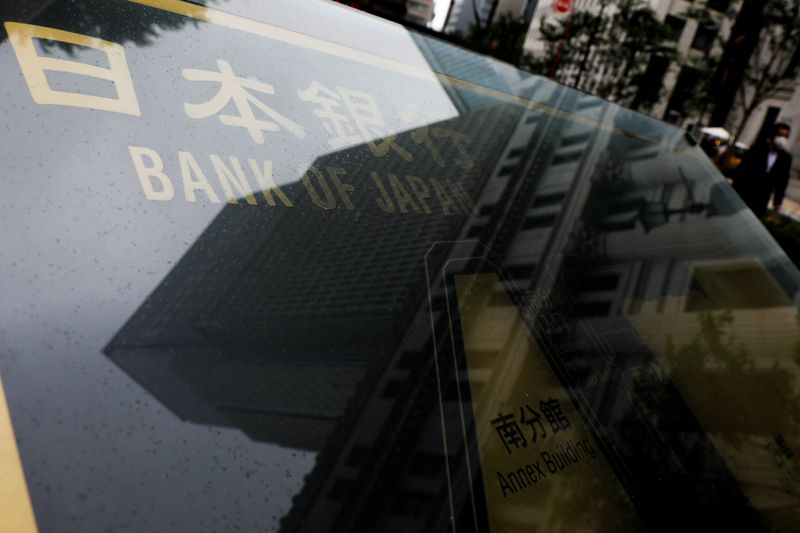 &copy; Reuters. FILE PHOTO: A view of signage outside the headquarters of Bank of Japan amid the coronavirus disease (COVID-19) outbreak in Tokyo