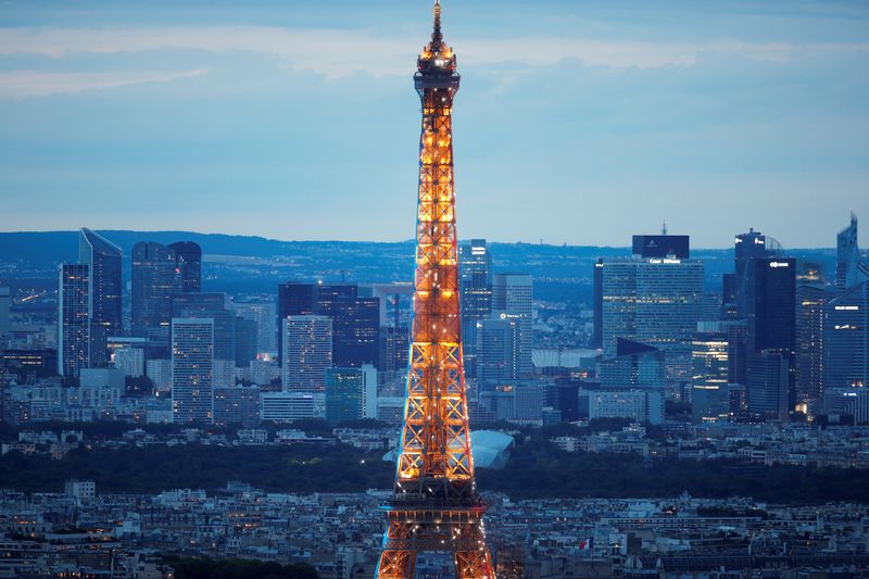 &copy; Reuters. Skyline of La Defense business district