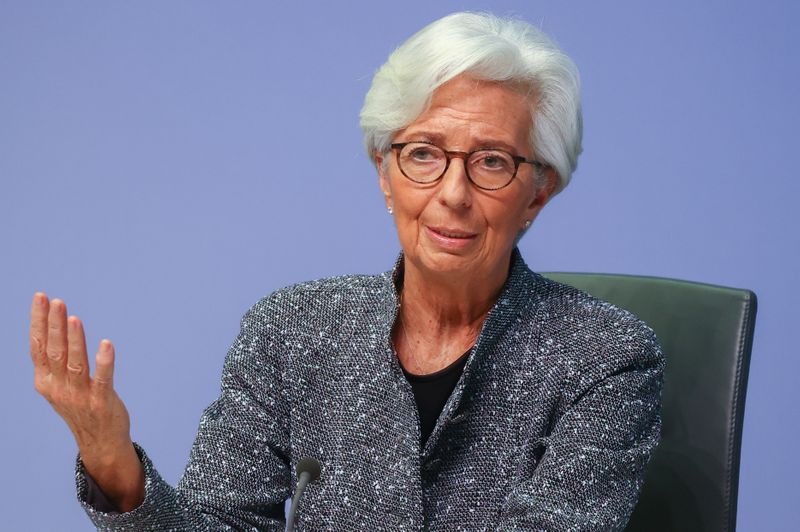© Reuters. Глава ЕЦБ Кристин Лагард на пресс-конференции во Франкфурте-на-Майне