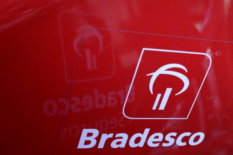 &copy; Reuters. The logo of Brazil&apos;s Banco Bradesco is seen at a rental bike service in Sao Paulo