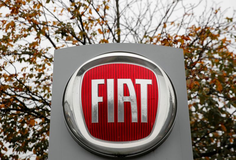 &copy; Reuters. FILE PHOTO: Logo of car manufacturer Fiat is seen in Zurich