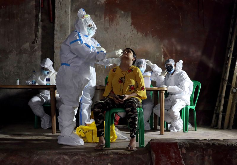 &copy; Reuters. FILE PHOTO: Outbreak of coronavirus disease (COVID-19) in Kolkata