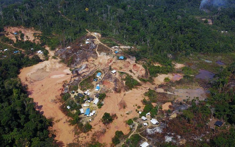 © Reuters. Vista área de local de mineração em Itaituba (PA)