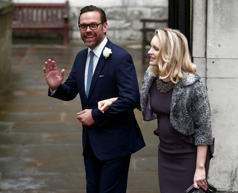 &copy; Reuters. FILE PHOTO:  James Murdoch, the son of media mogul Rupert Murdoch, and his wife Kathryn Hufschmid arrive at St Bride&apos;s church for a service to celebrate the wedding between Rupert Murdoch and former supermodel Jerry Hall which took place on Friday, i