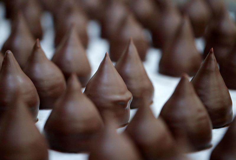 © Reuters. FILE PHOTO: Confectionery is seen at L. Heiner confectioner's production facility in Vienna