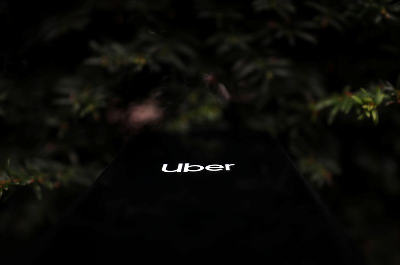 © Reuters. The Uber logo is displayed on a mobile phone in this picture illustration