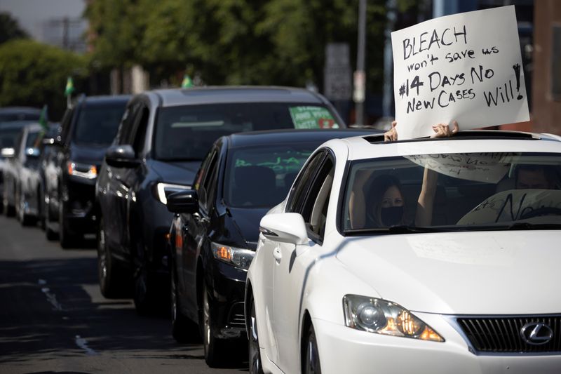 © Reuters. 米各地で教員がデモ、対面授業再開計画に抗議