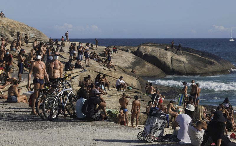 &copy; Reuters. FILE PHOTO: Outbreak of the coronavirus disease (COVID-19) in Rio de Janeiro